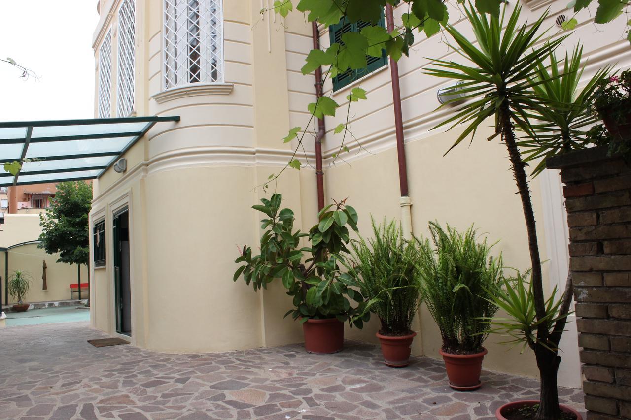 Hotel Casa Per Ferie Beato Rosaz Rom Exterior foto