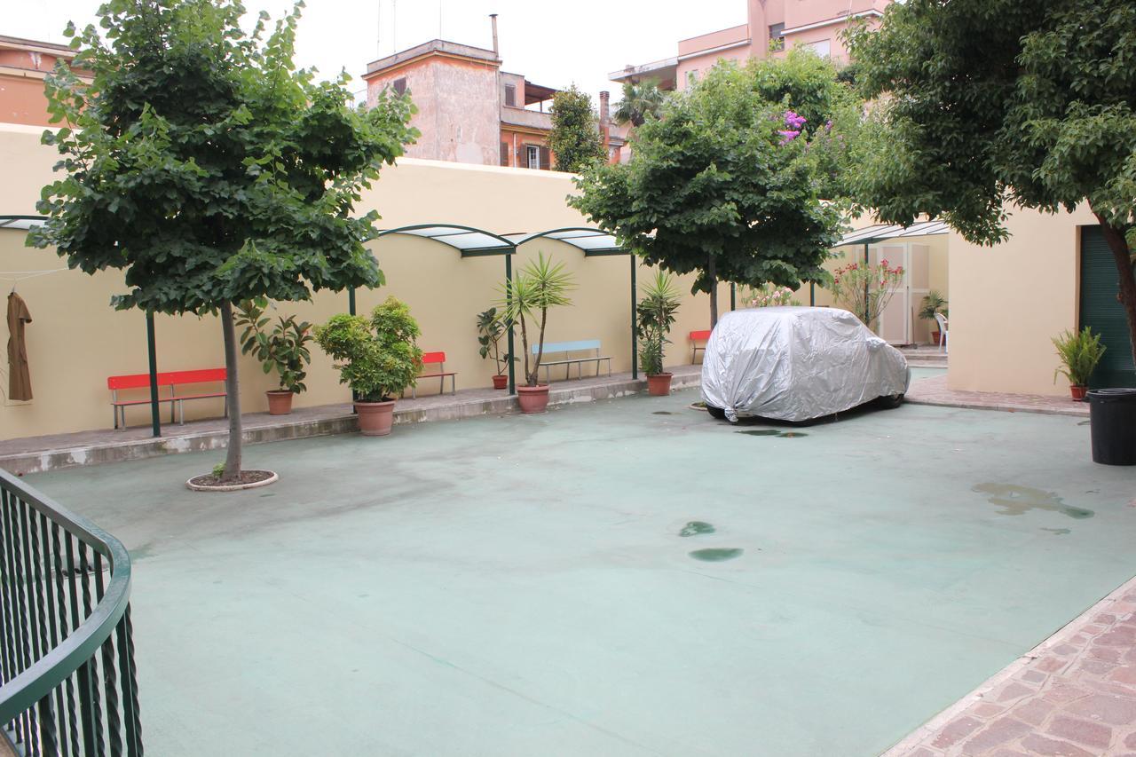 Hotel Casa Per Ferie Beato Rosaz Rom Exterior foto
