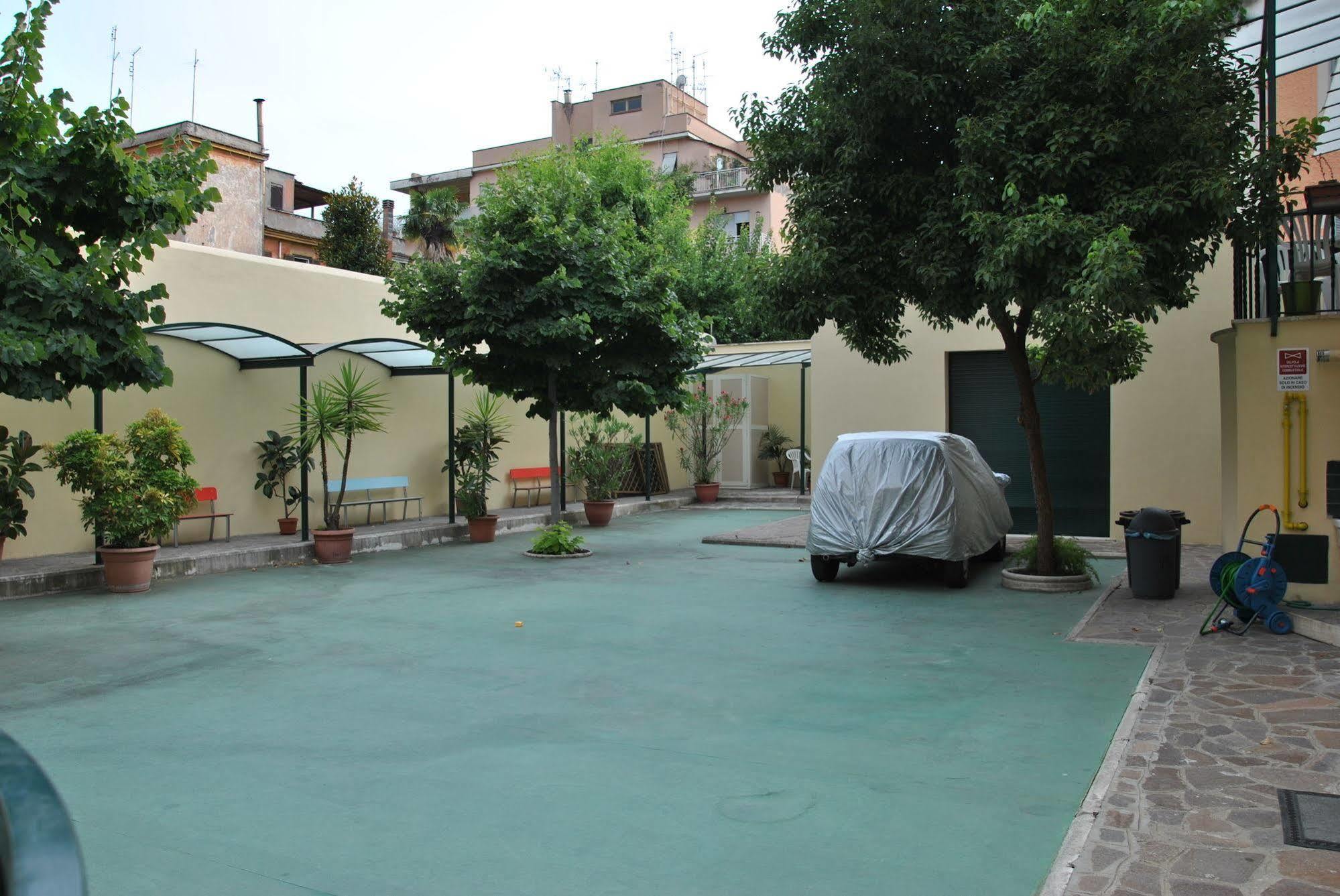 Hotel Casa Per Ferie Beato Rosaz Rom Exterior foto